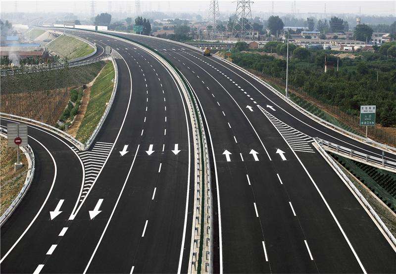 本洲道路标线漆.jpg